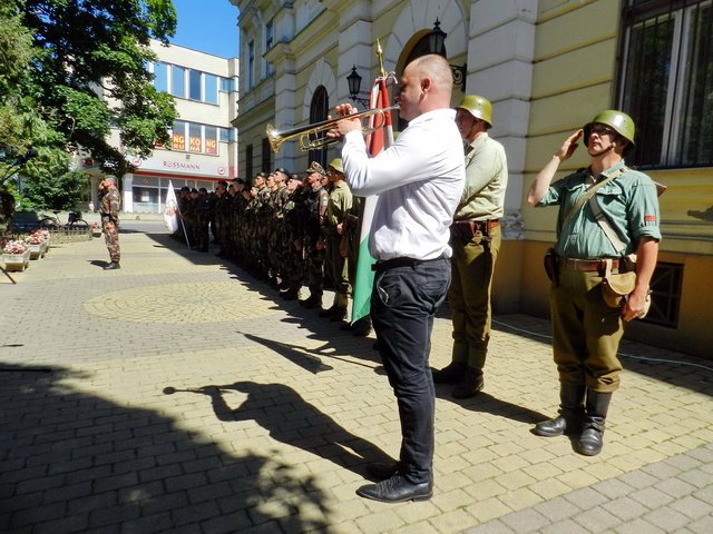 Emlékmenet a katonahősökért 2017 36